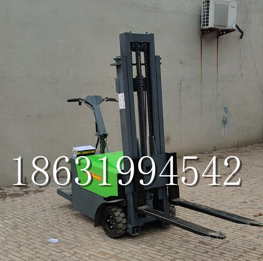 华蓥市优程全电动叉车插腿式堆高车液压装卸车1.5吨升高小型站驾式铲车